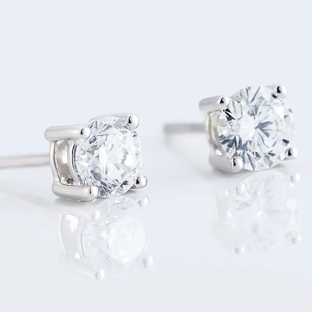 Histoire d'Or Boucles D'oreilles Puces 4 Griffes Or Blanc Diamant Synthetique or blanc diamant synthétique blanc New