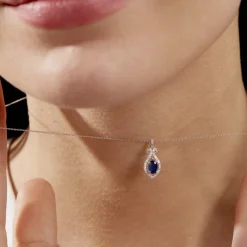 Histoire d'Or Collier Lys Or Blanc Saphir Et Diamant