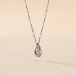 Histoire d'Or Collier Purete Or Blanc Diamant