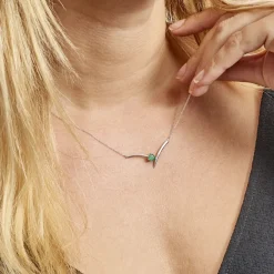 Histoire d'Or Collier Renaldine or blanc emeraude Best