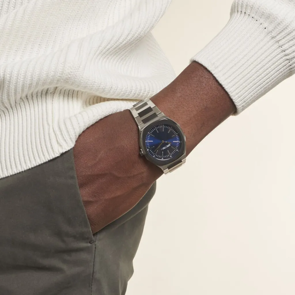 ARCTIK Montre Cargo Bleu cadran argenté fond bleu bracelet acier argenté Sale