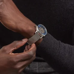 ARCTIK Montre Eclipse Bleu cadran argenté fond bleu bracelet acier argenté Sale