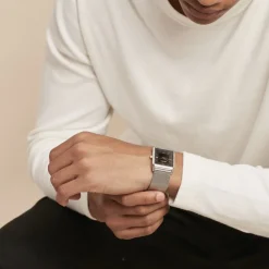 ARCTIK Montre Quark Noir cadran argenté fond noir bracelet acier argenté New