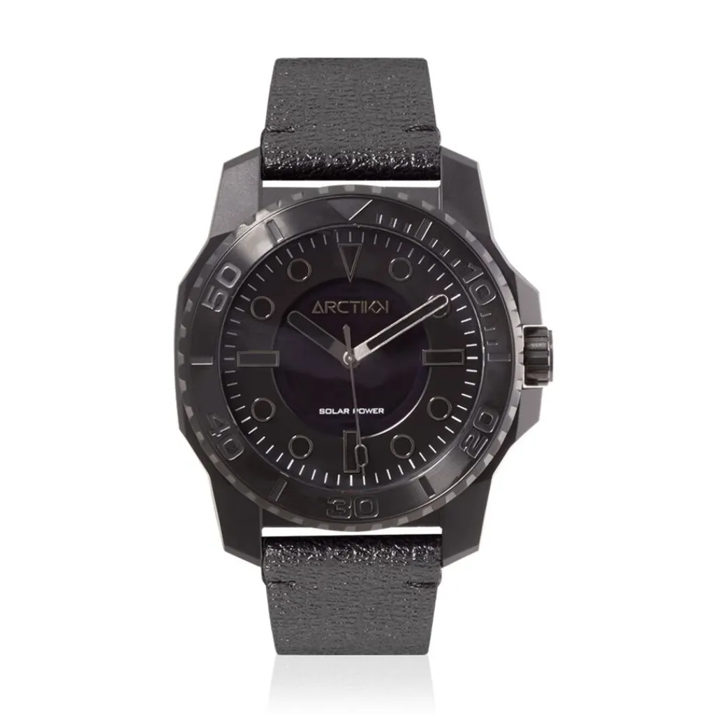 ARCTIK Montre Tx Fusion Noir cadran noir fond noir bracelet cuir noir