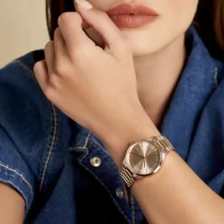 CALVIN KLEIN Montre Iconic Bracelet Rose cadran doré rose fond rose bracelet acier doré rose Clearance