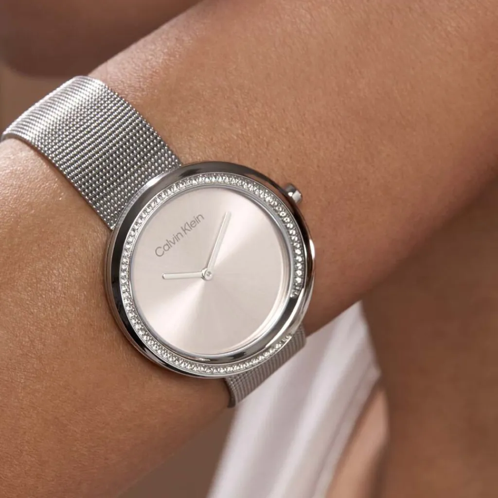 CALVIN KLEIN Montre Twist Rose cadran argenté fond rose bracelet acier argenté Best