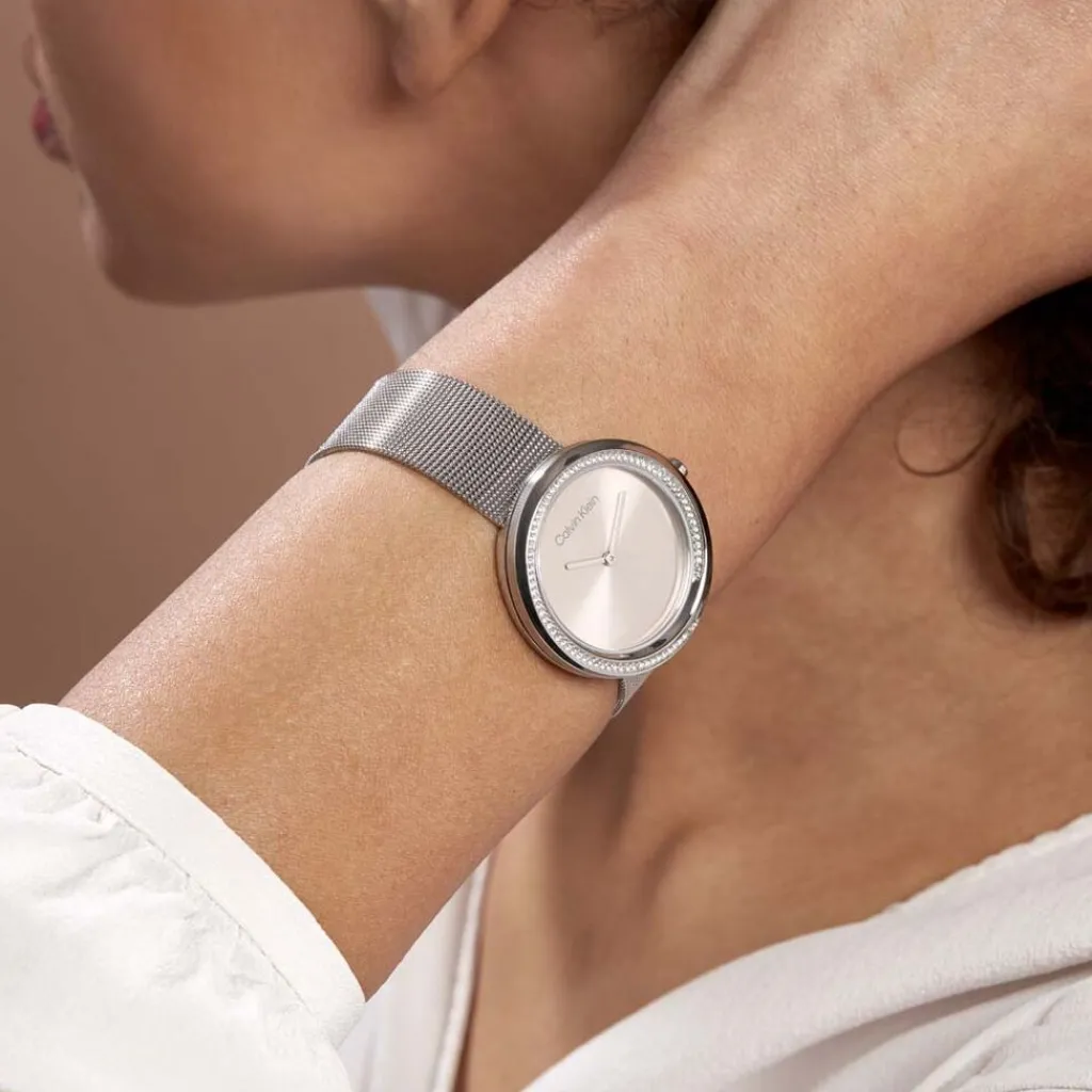 CALVIN KLEIN Montre Twist Rose cadran argenté fond rose bracelet acier argenté Best