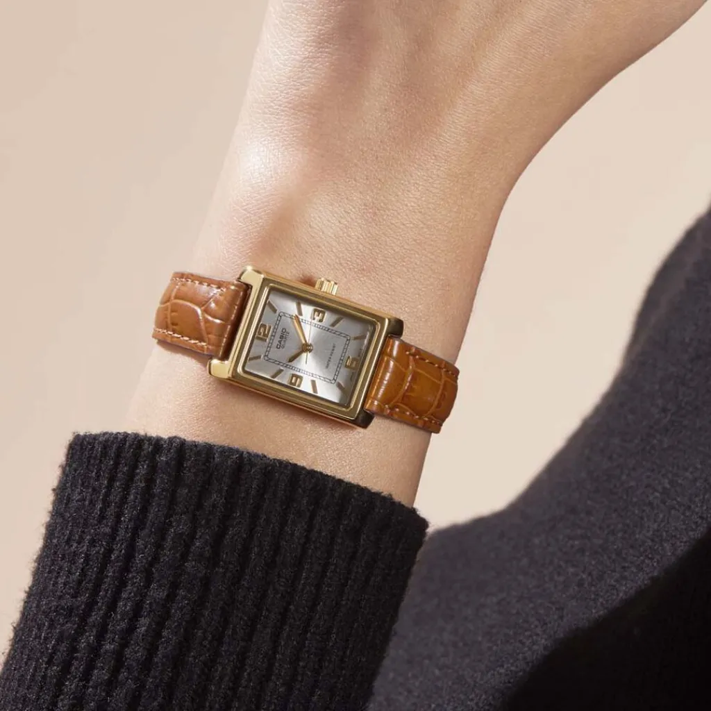 CASIO COLLECTION Montre Argente cadran dore fond argenté bracelet cuir marron Hot