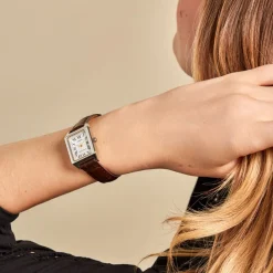 CASIO COLLECTION Montre Blanc cadran argenté fond blanc bracelet cuir de vache marron New