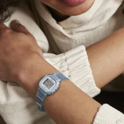 CASIO COLLECTION Montre Bleu Sky cadran bleu sky fond bleu sky bracelet résine bleu sky Outlet