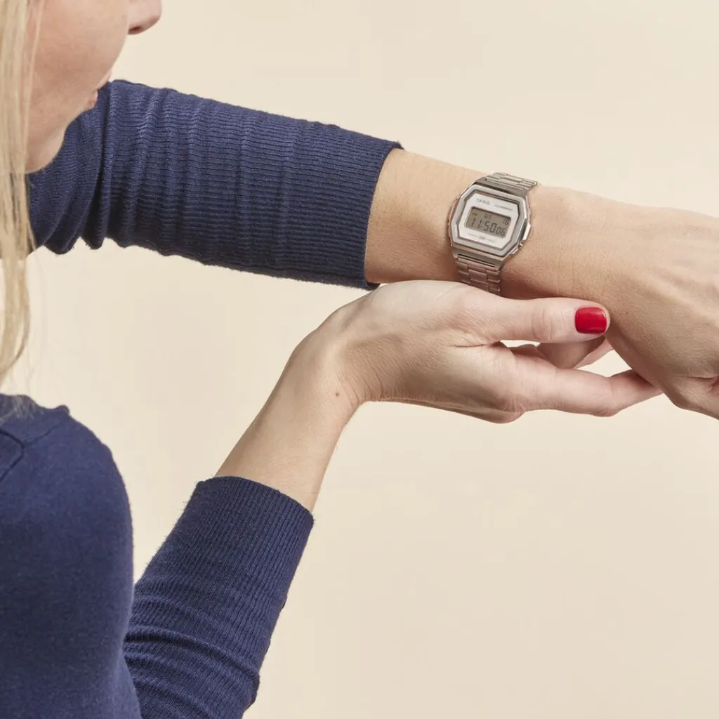 CASIO COLLECTION Montre Vintage Iconic Gris cadran argenté bracelet acier argenté Discount