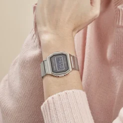 CASIO COLLECTION Montre Vintage Iconic Noir cadran argenté bracelet acier argenté Sale