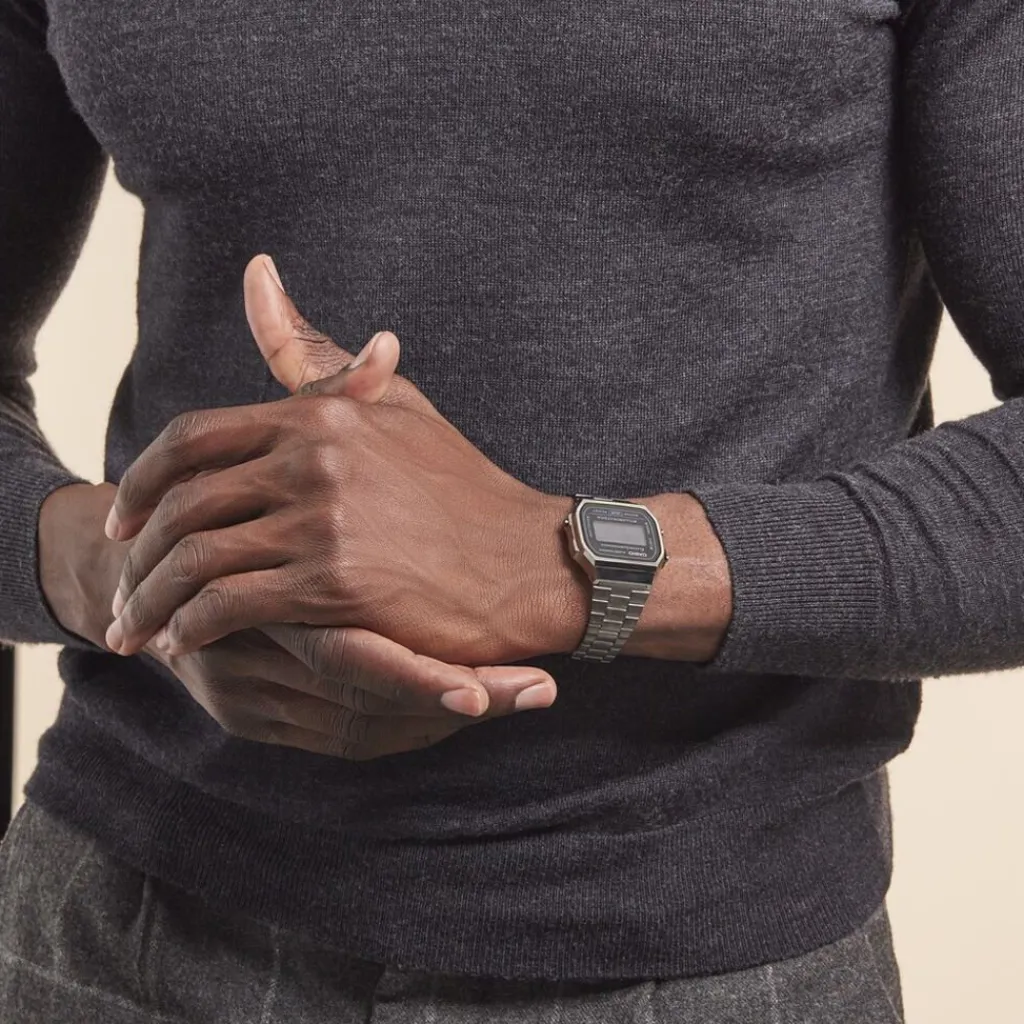 CASIO COLLECTION Montre Vintage Noir cadran gris bracelet acier gris Clearance