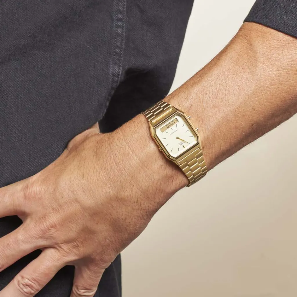 CASIO COLLECTION Montre Vintage Champagne cadran doré fond champagne bracelet acier doré Best