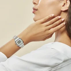 CASIO COLLECTION Montre Vintage Argent cadran argenté fond argenté bracelet acier argenté Hot