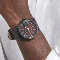 DIESEL Montre Master Chief 2 Tons cadran noir fond bleu bracelet cuir noir