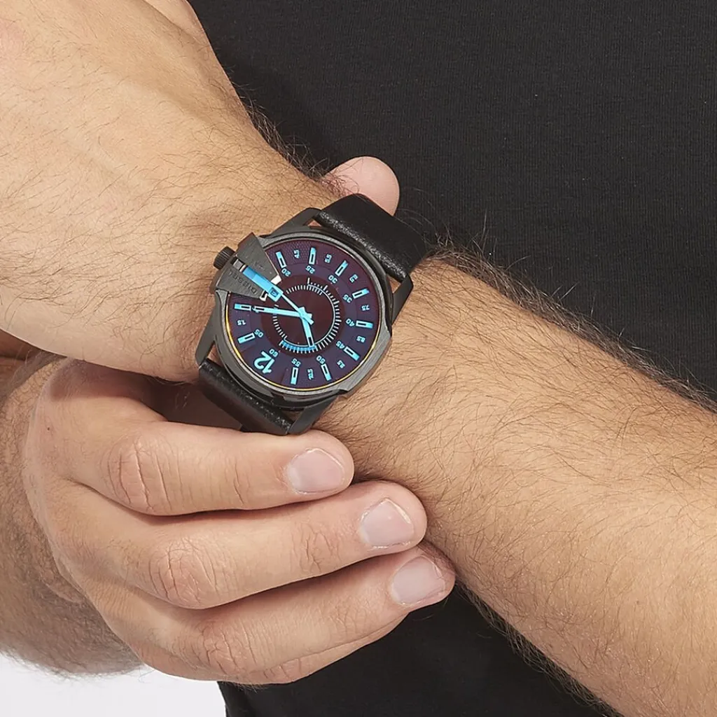 DIESEL Montre Master Chief 2 Tons cadran noir fond bleu bracelet cuir noir