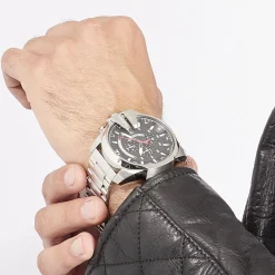 DIESEL Montre Mega Chief Noir cadran argenté fond noir bracelet acier argenté Clearance