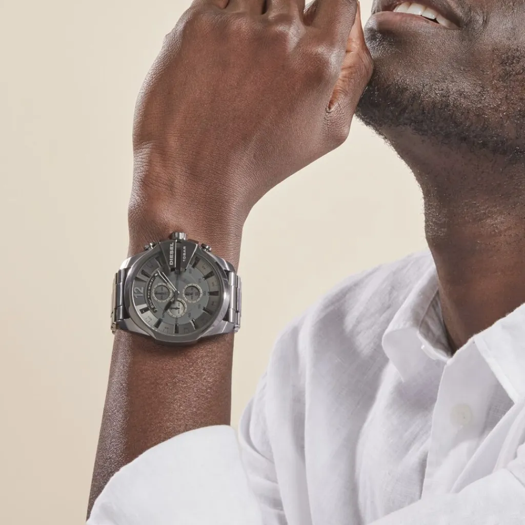 DIESEL Montre Mega Chief Gris cadran gris fond gunmetal bracelet acier gris New