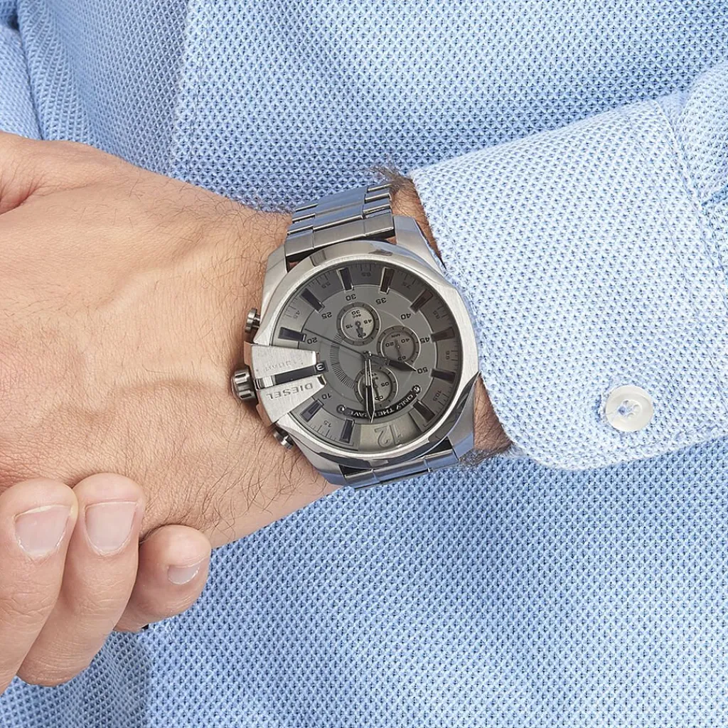 DIESEL Montre Mega Chief Gris cadran gris fond gunmetal bracelet acier gris New