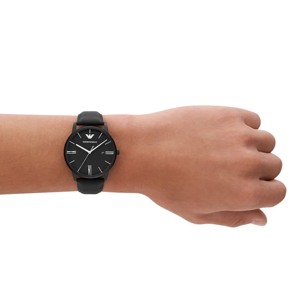 EMPORIO ARMANI Montre Noir cadran noir fond noir bracelet cuir noir Hot