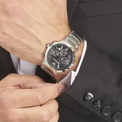 EMPORIO ARMANI Montre Noir cadran argenté fond noir bracelet acier argenté Discount