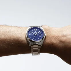 FESTINA Montre Classics Bleu cadran argenté fond bleu bracelet acier argenté Clearance