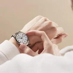 FESTINA Montre Classics Blanc cadran argenté fond blanc bracelet acier argenté