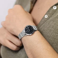 FESTINA SWISS MADE Montre 29 Noir cadran argenté fond noir bracelet acier argenté Outlet