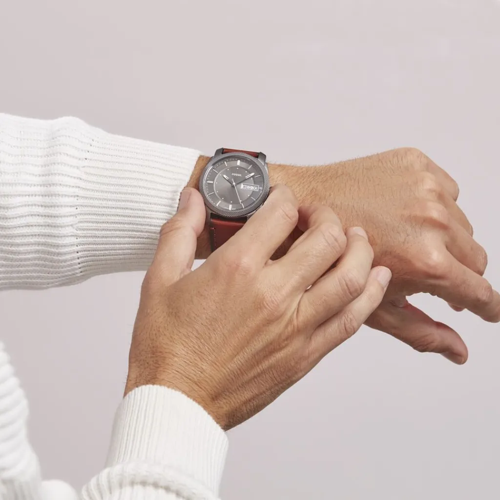 FOSSIL Montre Machine Gris cadran gris fond gris bracelet cuir marron Outlet