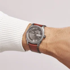 FOSSIL Montre Machine Gris cadran gris fond gris bracelet cuir marron Outlet