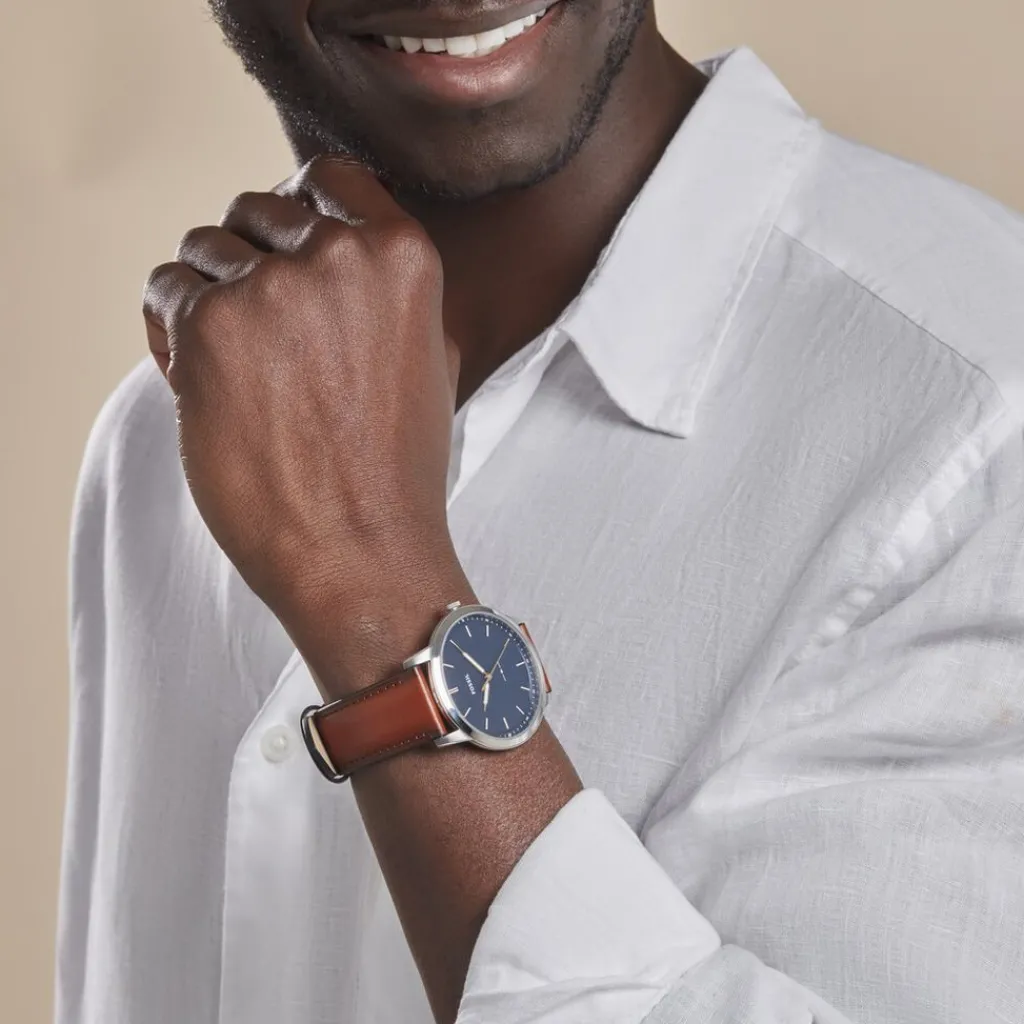 FOSSIL Montre Minimalist Bleu cadran argenté fond bleu bracelet cuir brun Hot