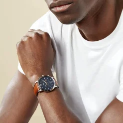 FOSSIL Montre Neutra Chrono Bleu cadran argenté fond bleu bracelet cuir marron