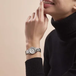 GUESS Montre Melody Blanc cadran argenté fond blanc bracelet acier argenté Discount