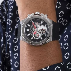 GUESS Montre Third Gear Noir cadran argenté fond noir bracelet silicone noire Clearance