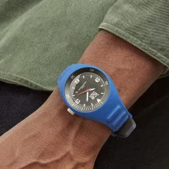 ICE WATCH Montre Pierre Leclercq Bleu cadran bleu fond noir bracelet silicone bleu Outlet