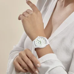 ICE WATCH Montre Solar Power Blanc cadran blanc fond blanc bracelet silicone blanc Best