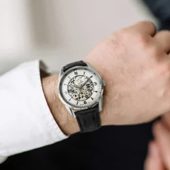 LIP Montre Himalaya Squelette Argenté cadran argenté fond argenté bracelet cuir noir