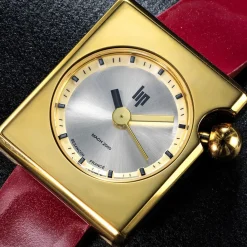 LIP Montre Mach 2000 Mini Square Doré cadran doré fond doré bracelet cuir de vache rouge Sale