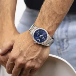 LOTUS Montre Freedom Collection Bleu cadran argenté fond bleu bracelet acier argenté