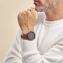 PIERRE LANNIER Montre Baron Noir cadran noir fond noir bracelet cuir brun