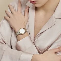 SEIKO Montre Classique Blanc cadran argenté fond blanc bracelet acier gris Best