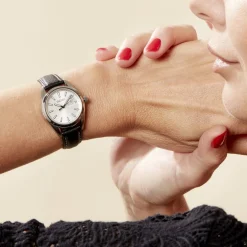 SEIKO Montre Classique Blanc cadran argenté fond blanc bracelet cuir noir Clearance