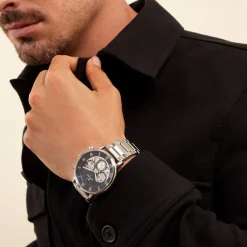 TOMMY HILFIGER Montre Legend Bleu cadran argenté fond bleu bracelet acier argenté Hot