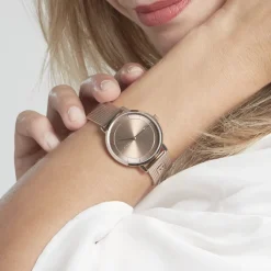 TOMMY HILFIGER Montre Tea Champagne cadran doré rose fond beige bracelet acier doré rose Discount