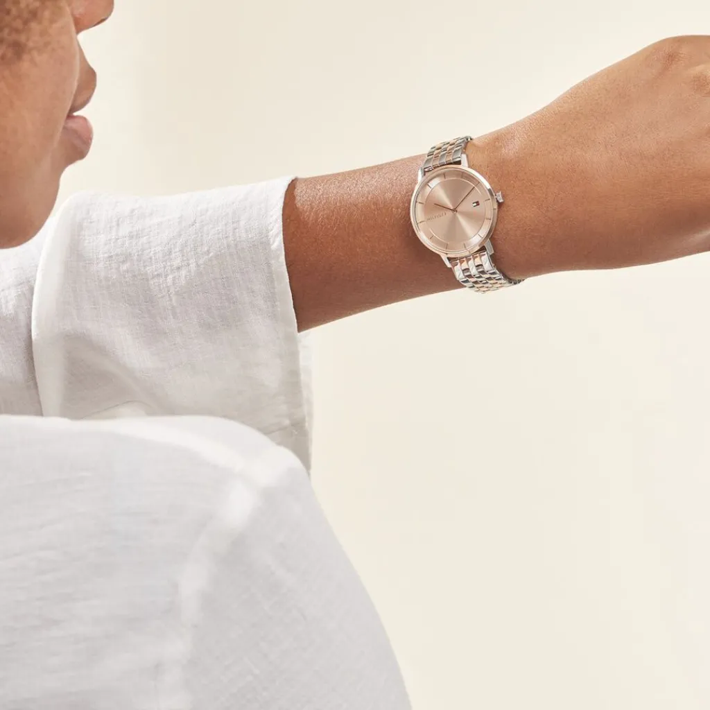 TOMMY HILFIGER Montre Tea Doré cadran argenté fond doré rose bracelet acier bicolore Sale