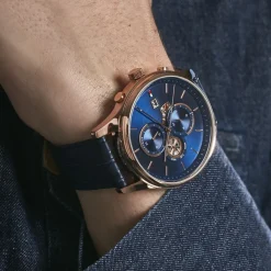 TOMMY HILFIGER Montre Weston Bleu cadran rose fond bleu bracelet cuir bleu New