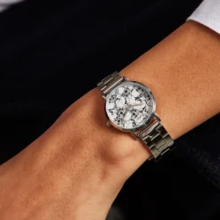 UPP Montre Solena Blanc cadran argenté fond blanc bracelet acier argenté Discount